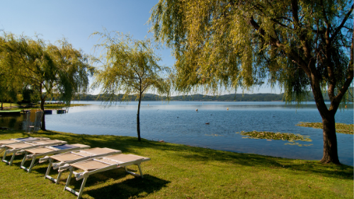 PISCINE SUL LAGO DI VIVERONE: SCOPRI IL SOLARIUM DELL’OASI